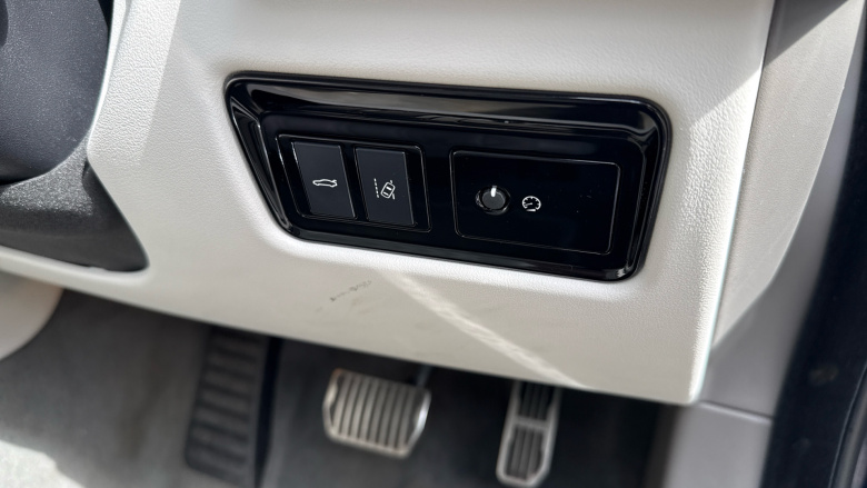 Jaguar XF 2.0i [300] Portfolio 5dr Auto AWD Petrol Estate